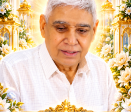 Mobile Wallpaper प्रीमियम 3D आध्यात्मिक मोबाइल वॉलपेपर, जिसमें दिए गए व्यक्ति के चित्र को केंद्र में आकर्षक दिव्य वातावरण के साथ प्रस्तुत किया गया है। बैकग्राउंड में सुनहरे-सफेद मंदिर, बादल, प्रकाश की किरणें, फूल और कमल के दृश्य हैं तथा नीचे सुंदर सुनहरे फ्रेम में “संत रामपाल जी महाराज” लिखा हुआ है।